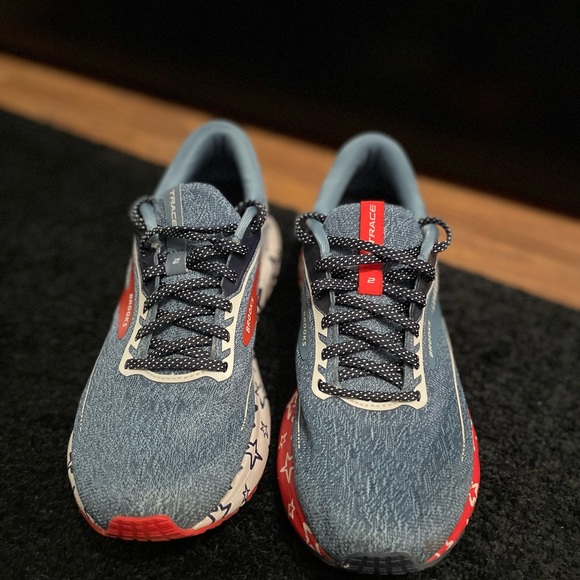 Brooks Women’s Trace 2 Patriotic Running Shoes (lightly worn) - Picture 3 of 9